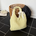 Borsa tote in tessuto popcorn giallo chiaro con fiocco in pizzo e trama a pieghe - Giallo