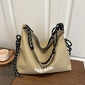 Sac cabas en nylon kaki avec anses en corde rayées et lettrage FASHION sur bois - Kaki