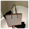 Detail van retro tote bag met monogram stof en lederen handgrepen met metalen klinknagels - Zonder Hanger / Khaki
