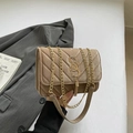 Borsa a tracolla in velluto beige con cuciture a V e dettagli di nappe dorate - Cachi
