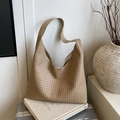 Gewebte Hobo-Tasche in Karamell aus Kunstleder mit breitem Schultergurt - Khaki