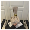 Petit sac à main beige en daim avec anneau doré et design plissé élégant - Kaki
