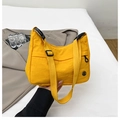 Borsa a tracolla impermeabile in nylon giallo con cinturino nero regolabile e fibbia - Giallo