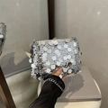 Borsa a tracolla con paillettes argento e dettagli metallici per feste ed eventi - Argento