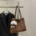 Brown large capacity tote bag with embossed texture and a cute cloud pendant - Diagonal Pleated (6774) / Cloud Charm / Brown