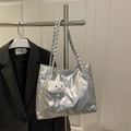 Silver metallic tote bag with woven handles and white plush smiley cloud charm - Diagonal Pleated (6774) / Cloud Charm / Silver