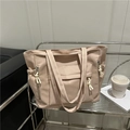 Grande borsa tote in nylon rosa chiaro con tasche multiple e comodi spallacci larghi - Cachi