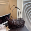 Sac à épaule marron chocolat brillant avec doubles nœuds au design vintage minimaliste - Marron