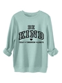 Détail d'un sweat vert menthe avec inscription BE KIND TODAY et col rond en maille côtelée - Vert clair