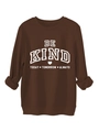 Détail d'un sweat marron foncé avec inscription BE KIND TODAY imprimée en blanc - Café