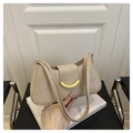 Borsa hobo beige in finto scamosciato con fibbia dorata a mezzaluna e doppia tracolla - Cachi