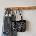 Borsa tote etnica nera con ricami geometrici argento e dettagli con borchie - Nero