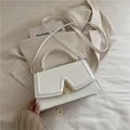 Borsa a tracolla bianca minimalista con fibbia a V dorata e manico superiore elegante - Bianco