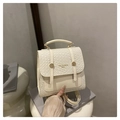 Sac à dos multifonctionnel blanc crème chic avec texture tissée et rivets dorés - Blanc