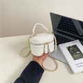 Mini bolso tipo cubo blanco acolchado con cadena dorada y doble cremallera - Blanco