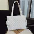 Minimalistische weiße Stepp-Tote-Bag mit Rautenmuster und großem Fassungsvermögen - Weiß