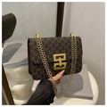 Bolso bandolera vintage marrón con patrón de monograma y hebilla metálica dorada - Marrón