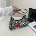 Bunte Hobo-Tasche mit Schlangenmuster, Gold-Hardware und Patchwork-Design für Damen - Bunt