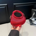 Mini-Handtasche in Rot Metallic mit vertikalen Falten und goldener Kette - Rot