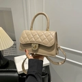 Petit sac à main beige en cuir matelassé avec fermoir doré et bandoulière - Kaki