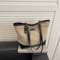 Bolso tote acolchado caqui con ribete de cuero negro y correas de hombro largas - Caqui