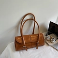 Sac baguette cylindrique en cuir ciré caramel avec sangles à boucles et double anses - Marron