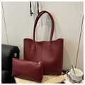 Detalle del conjunto de bolso tote burdeos con shopper grande y neceser con cremallera - Rojo