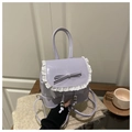 Dettaglio mini zaino in pelle PU lavanda con bordo in pizzo e decorazione a fiocco - Viola