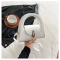 Borsa a mano bianca strutturata minimalista con chiusura dorata e manico superiore - Bianco
