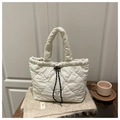 Borsa tote trapuntata a cuore bianco avorio con coulisse intrecciata - Bianco