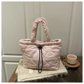 Sac fourre-tout matelassé rose clair avec broderie cœur et cordon noir et blanc - Rose