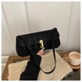 Elegante borsa sottospalla nera leopardata con fibbia in metallo dorato lucido - Nero
