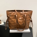 Borsa tote in pelle marrone con motivi a cartoni animati in rilievo e doppi manici - Marrone