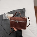 Sac boîte en daim marron foncé avec fermetures éclair en cœur et poignée supérieure - Marron