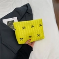 Pochette matelassée jaune vif ornée de broderies papillon noires et texture moelleuse - Jaune