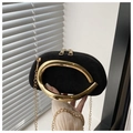 Elegante schwarze Wildleder-Miniclutch mit goldener Ellipse und Kettenriemen - Schwarz