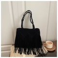 Bolso tote de ante negro mate con flecos largos y asas trenzadas de estilo bohemio - Negro