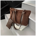 Sac fourre-tout en daim marron avec bandoulière et petite pochette zippée assortie - Marron