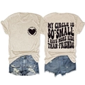 Beigekleurig T-shirt met ronde hals en vintage blauwe denim shorts met tekstprint - S / Zand (Zwarte Print)