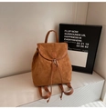 Sac à dos en daim marron avec cordon de serrage et rabat rétro pour voyage chic - Marron