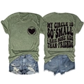 Vue avant et arrière du t-shirt vert militaire avec slogan vintage et short en jean - Vert Olive (Imprimé Noir)