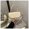 Sac à main structuré blanc crème minimaliste avec fermoir doré et bandoulière amovible - Blanc