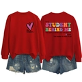 Detail eines roten Sweatshirts mit Dear Student Behind Aufdruck auf der Rückseite - S / Rot/Schwarzer Druck