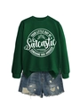 Détail d'un sweat vert col rond avec texte blanc et short en jean bleu délavé - Vert Foncé (Police Blanche)