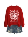 Dettaglio della felpa rossa con stampa floreale e pantaloncini in denim strappati - S / Felpa Rossa (Grafica Bianca)