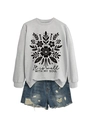 Detalle de sudadera gris con estampado floral y conjunto de pantalones cortos vaqueros - S / Sudadera Gris (Texto Negro)