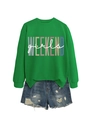 Outfit piatto di una felpa verde Weekend Girls abbinata a pantaloncini in denim usati - S / Verde erba con stampa bianca