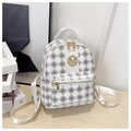 Mini mochila blanca con patrón de monograma gris y detalle de logo dorado - Estilo con Patrón de Letras / Blanco