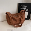 Bolso hobo minimalista en ante marrón con correa ajustable y cremallera metálica - Marrón Amarillento