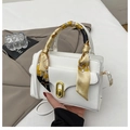Piccola borsa quadrata bianca con chiusura dorata e dettaglio foulard sul manico - Bianco